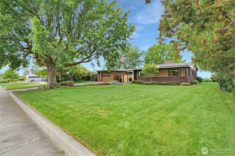 614 N Crestview Drive