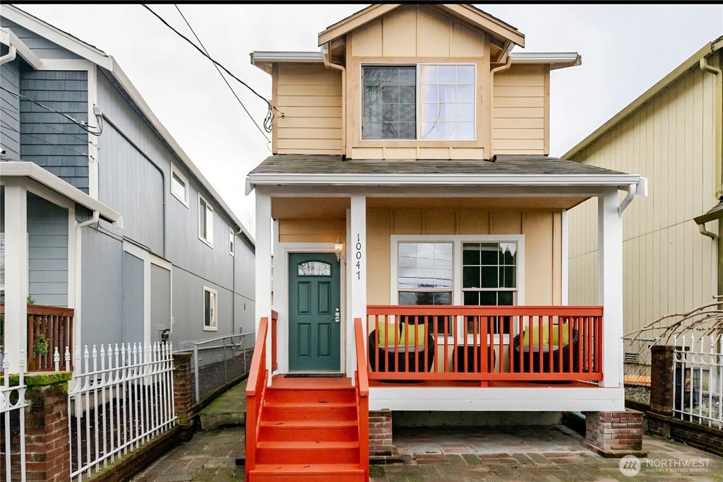 Photo of 10047 17th Avenue SW, Seattle, WA 98146 (MLS # 2506287)