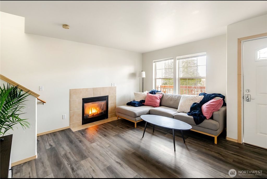 Photo of 10047 17th Avenue SW, Seattle, WA 98146 (MLS # 2506287)