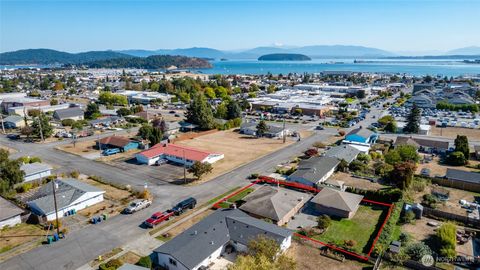 Photo of 1307 26th Street, Anacortes, WA 98221 (MLS # 2452636)