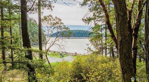 555 Klamath Drive La Conner WA 98257