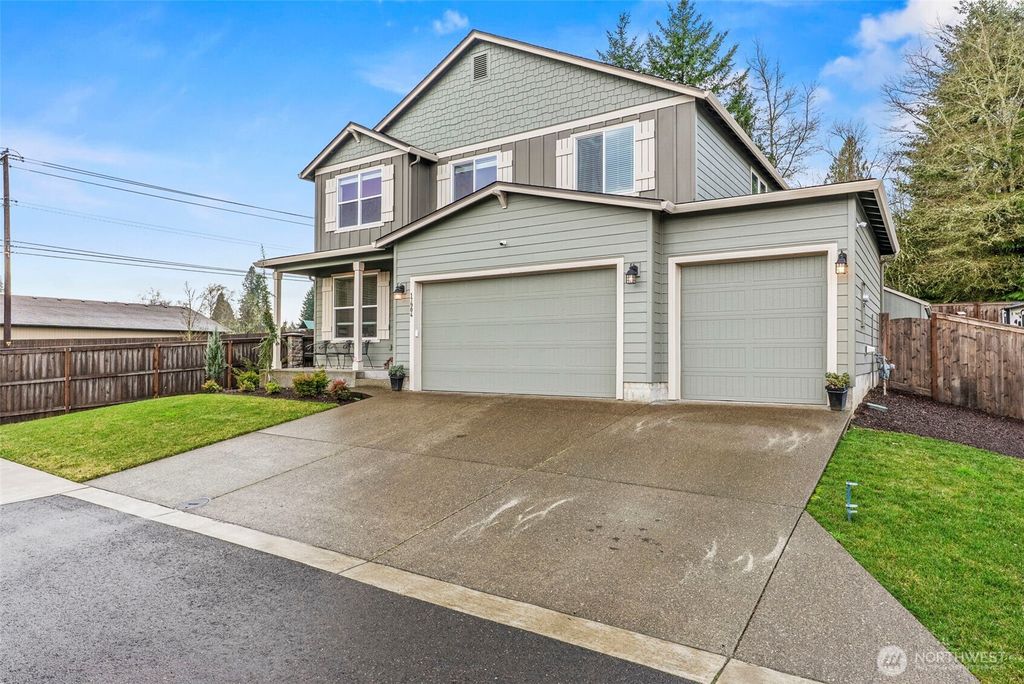 Photo of 17904 NE 46th Court, Vancouver, WA 98686 (MLS # 2467092)