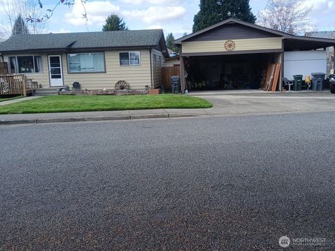 Photo of 1110 22nd Street Pl NW, Puyallup, WA 98371 (MLS # 2511614)