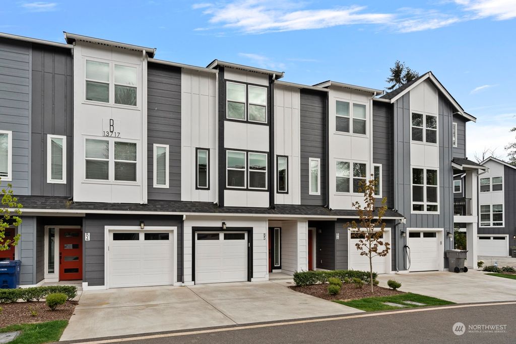 Photo of 13717 Admiralty Way #B5, Lynnwood, WA 98087 (MLS # 2230626)