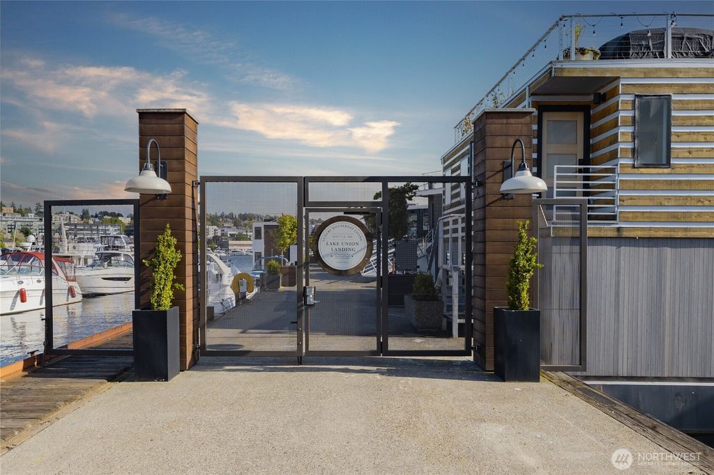 Photo of 2309 N Northlake Way #1A, Seattle, WA 98103 (MLS # 2486749)