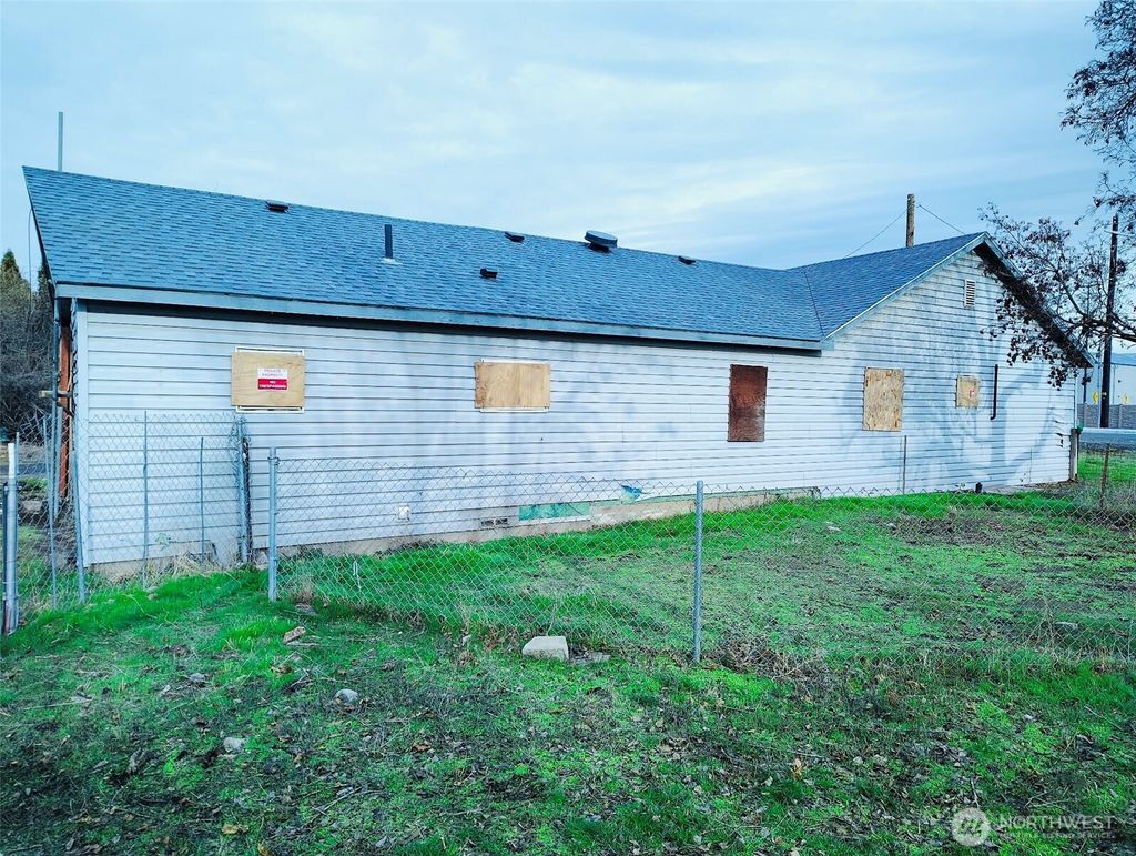 Photo of 512 Keys Road, Yakima, WA 98901 (MLS # 2466871)