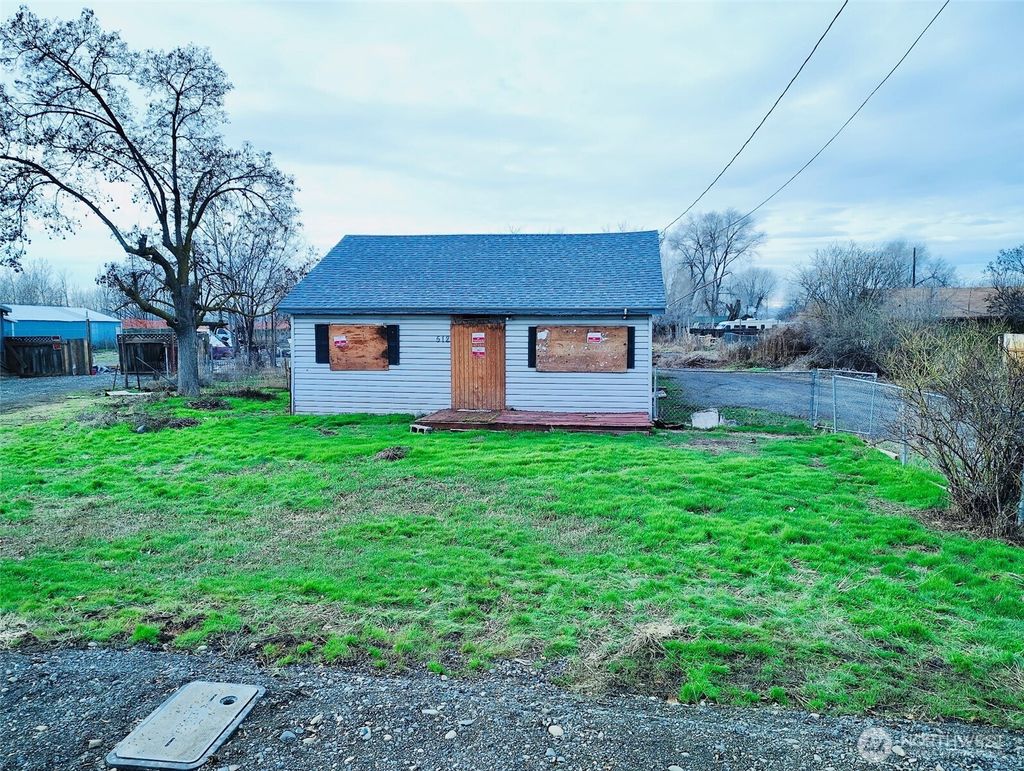 Photo of 512 Keys Road, Yakima, WA 98901 (MLS # 2466871)