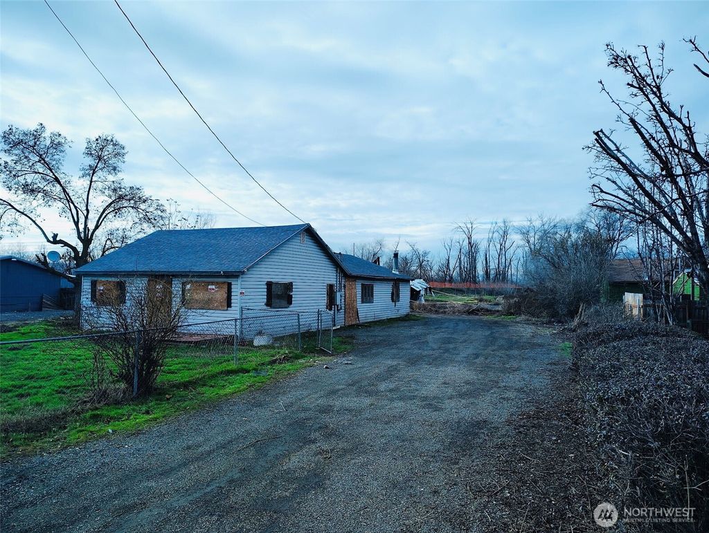 Photo of 512 Keys Road, Yakima, WA 98901 (MLS # 2466871)