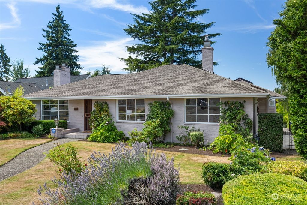 Photo of 5711 61st Avenue NE, Seattle, WA 98105 (MLS # 2292965)