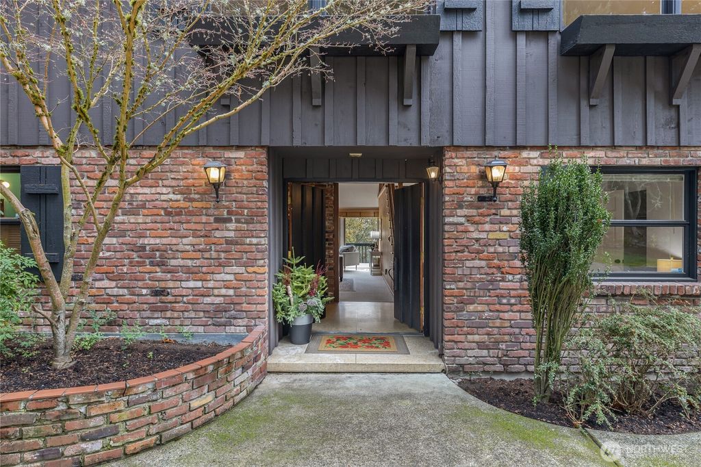 Photo of 16521 NE 1st Place, Bellevue, WA 98008 (MLS # 2456142)