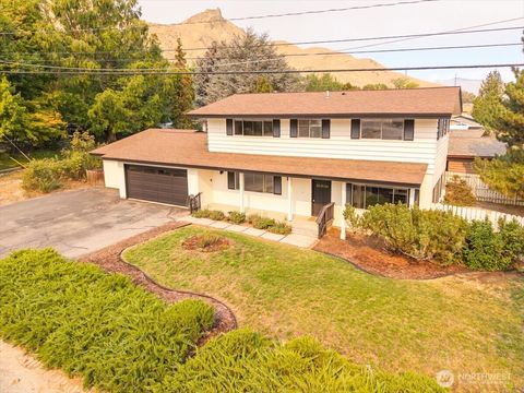 Photo of 1998 Number 2 Canyon Road, Wenatchee, WA 98801 (MLS # 2434358)