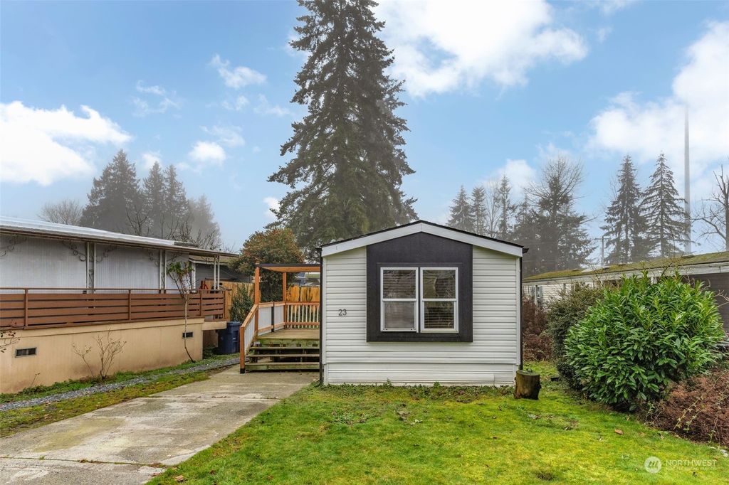 Photo of 1919 196th Street SW #23, Lynnwood, WA 98036 (MLS # 2323336)