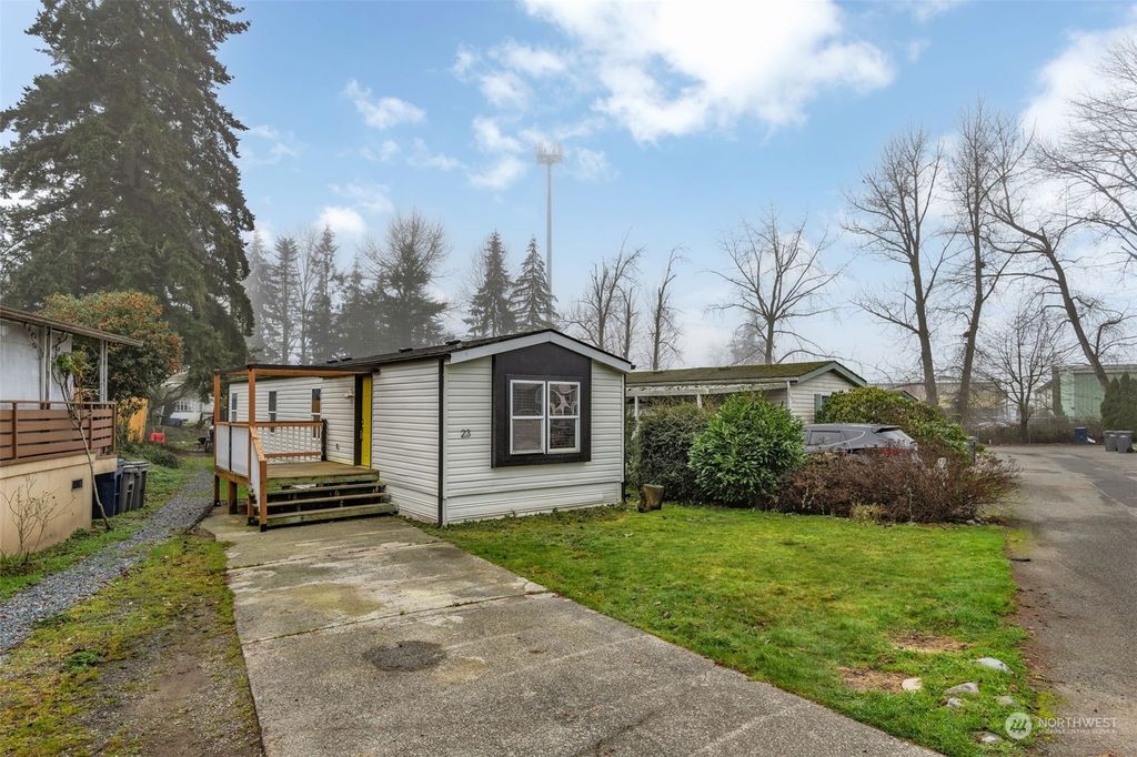 Photo of 1919 196th Street SW #23, Lynnwood, WA 98036 (MLS # 2323336)