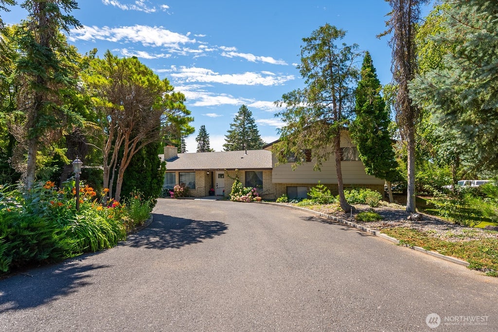 Photo of 5255 NW Painted Hills Drive, Ephrata, WA 98823 (MLS # 2552586)