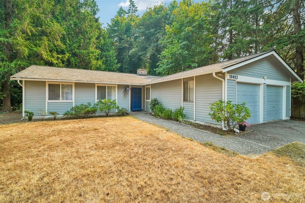 Photo of 10403 NE 135th Place, Kirkland, WA 98034 (MLS # 2580011)
