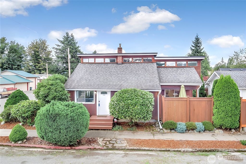 Photo of 201 6th St St, Sultan, WA 98294 (MLS # 2301074)