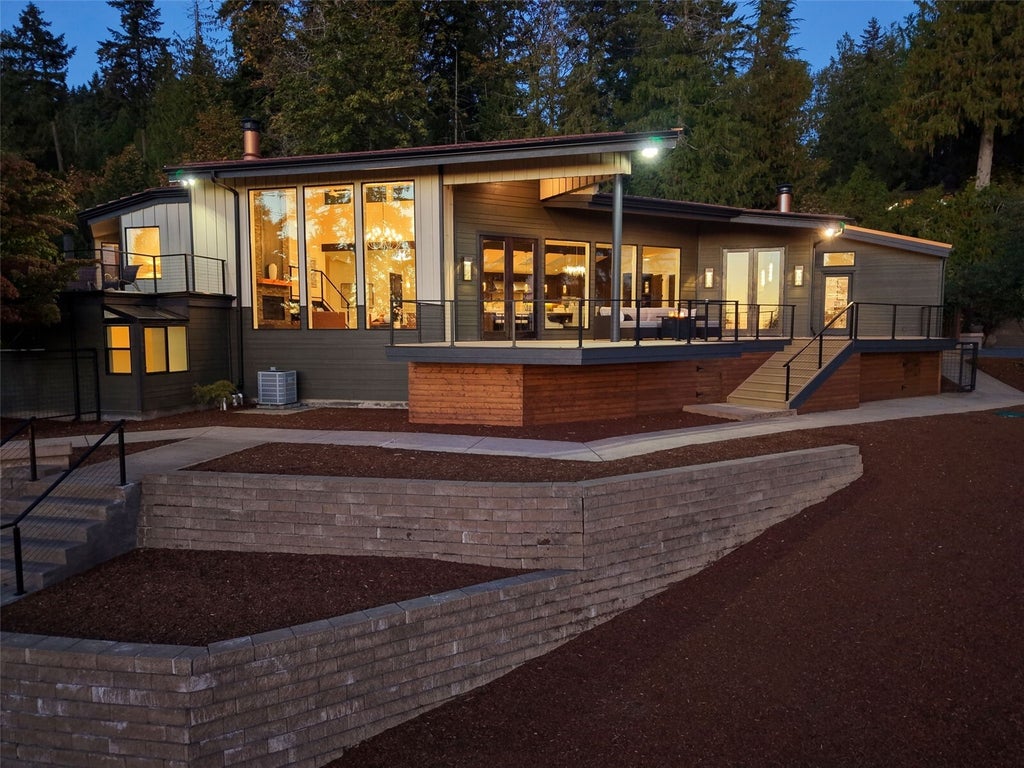 Photo of 12013 206th Place SE, Issaquah, WA 98027 (MLS # 2595503)
