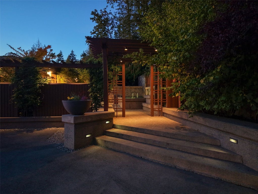 Photo of 12013 206th Place SE, Issaquah, WA 98027 (MLS # 2595503)