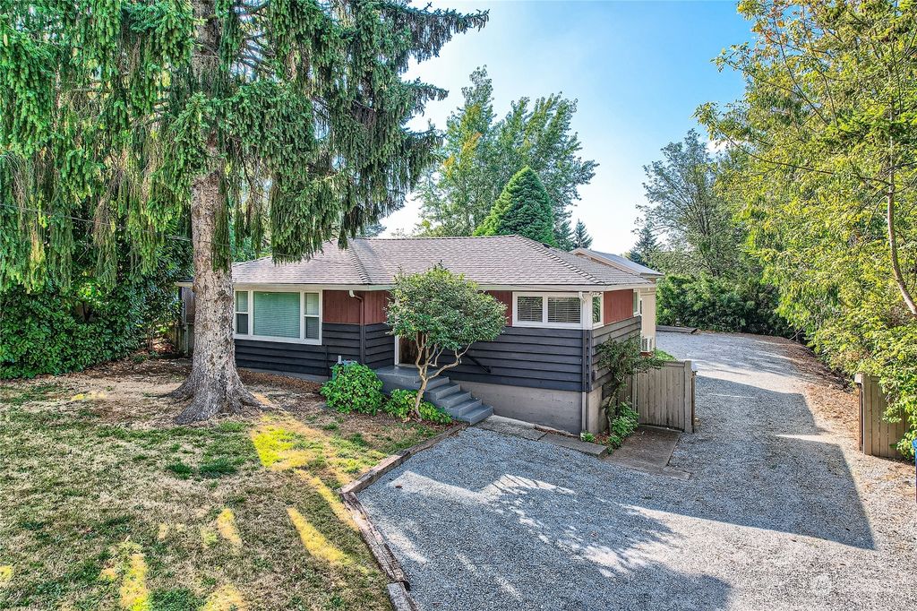 Photo of 6111 S 124th Street, Seattle, WA 98178 (MLS # 2159650)