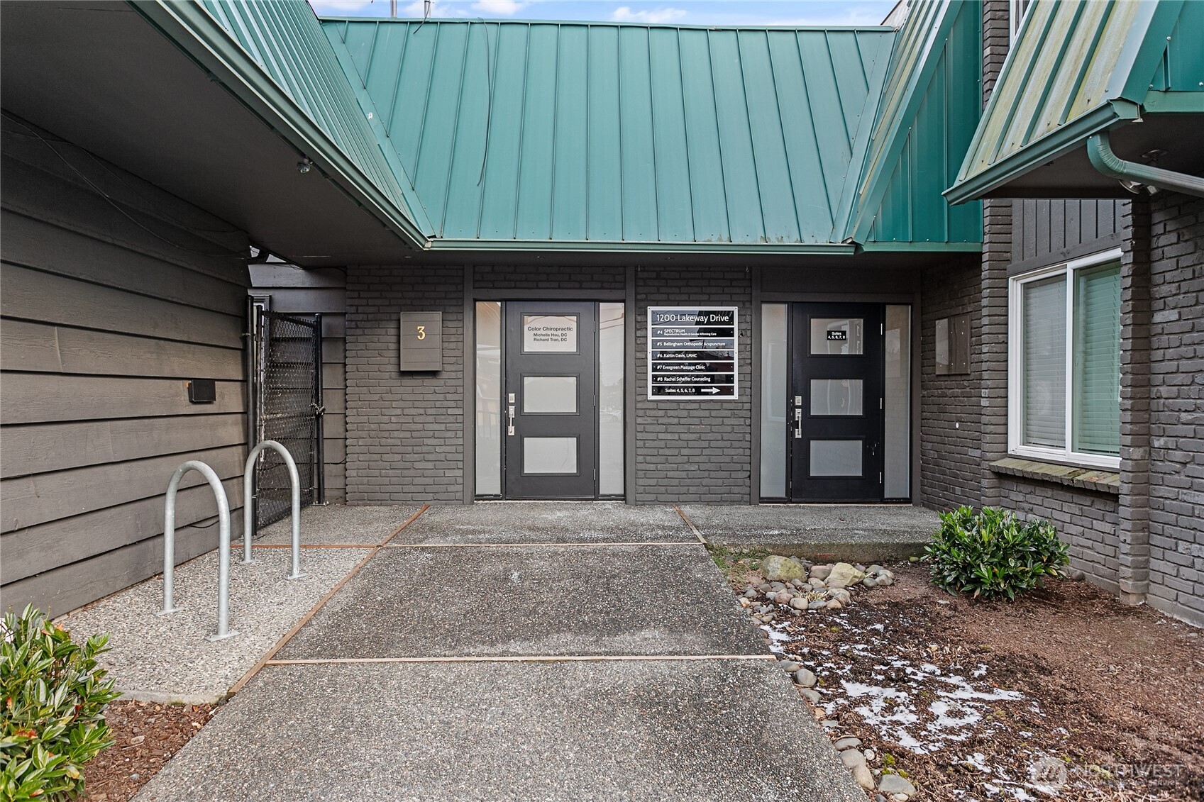 1200 Lakeway Drive 3