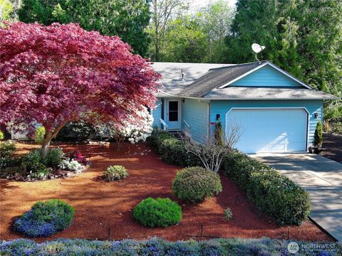 Photo of 33 Goldfinch Lane, Port Ludlow, WA 98365 (MLS # 2505429)