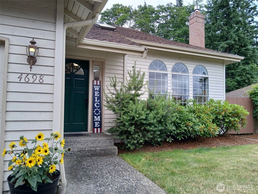 Photo of 4698 71st Place SW, Mukilteo, WA 98275 (MLS # 2390210)