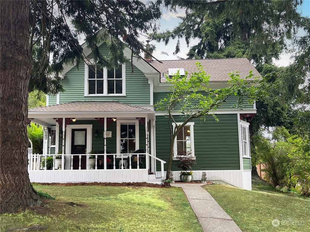 Photo of 203 Ave I, Snohomish, WA 98290 (MLS # 2034137)