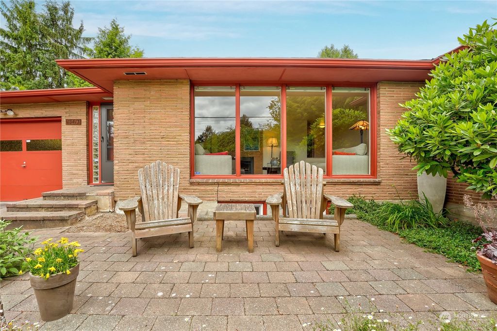 Photo of 10417 23rd Avenue NE, Seattle, WA 98125 (MLS # 2254491)