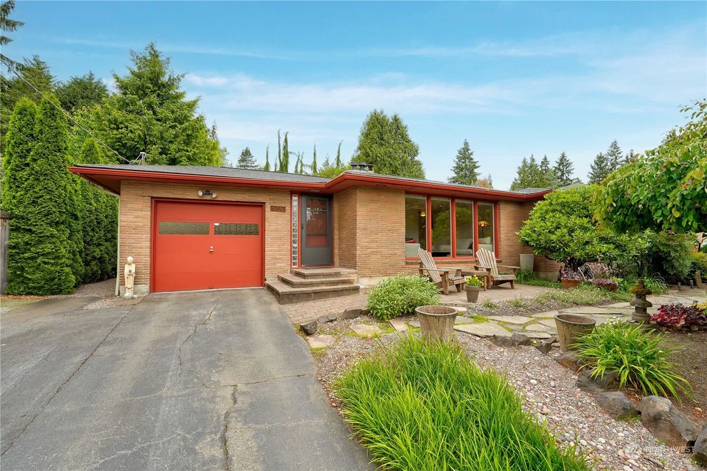 Photo of 10417 23rd Avenue NE, Seattle, WA 98125 (MLS # 2254491)
