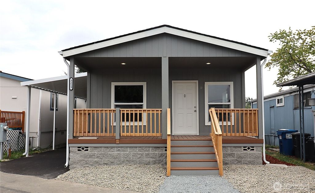 Photo of 3213 S 182nd Place #215, SeaTac, WA 98188 (MLS # 2435440)