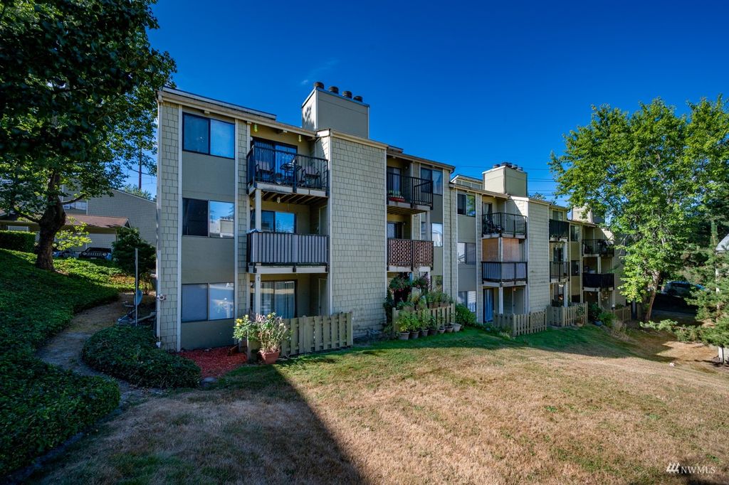 Photo of 2020 Grant Avenue S #A206, Renton, WA 98055 (MLS # 1984686)