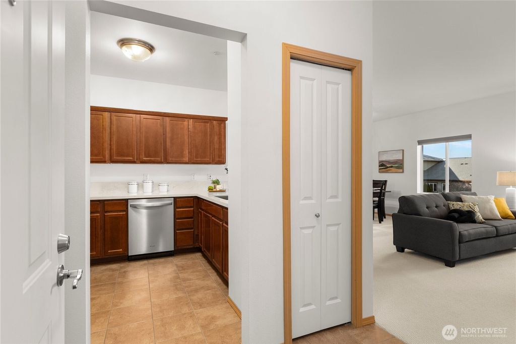 Photo of 1731 10TH Avenue NE #B215, Issaquah, WA 98029 (MLS # 2480902)