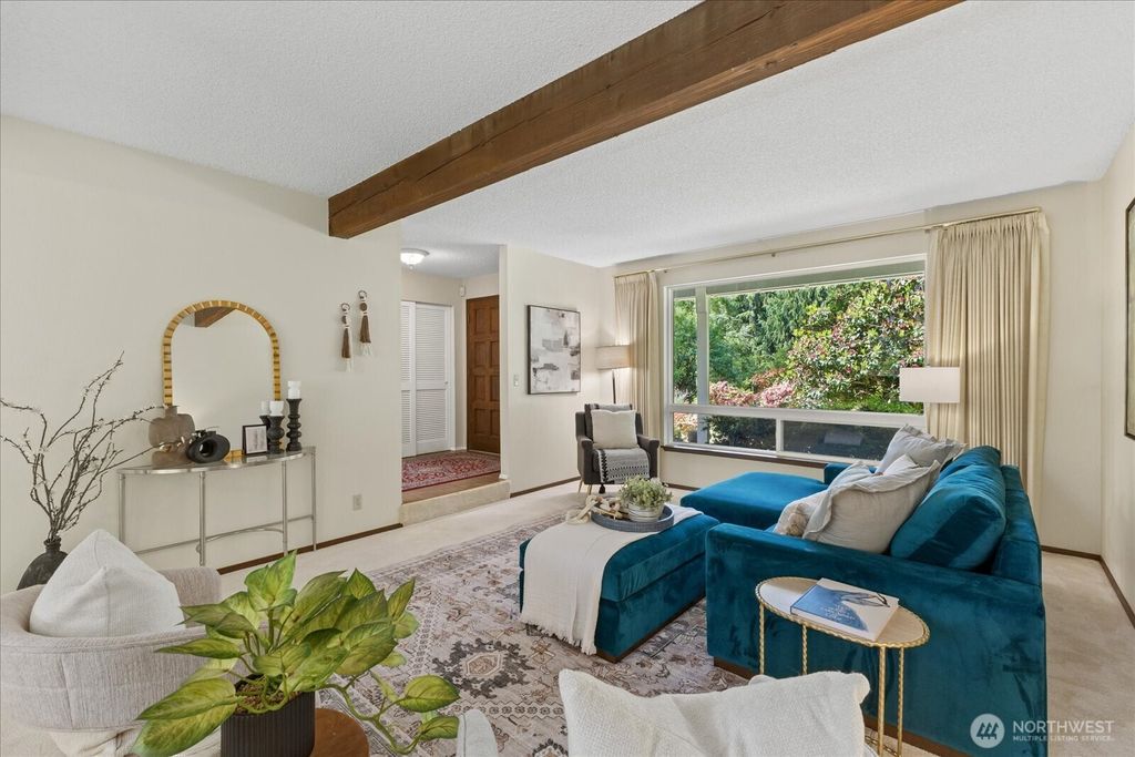 Photo of 2006 245th Avenue SE, Sammamish, WA 98075 (MLS # 2546583)