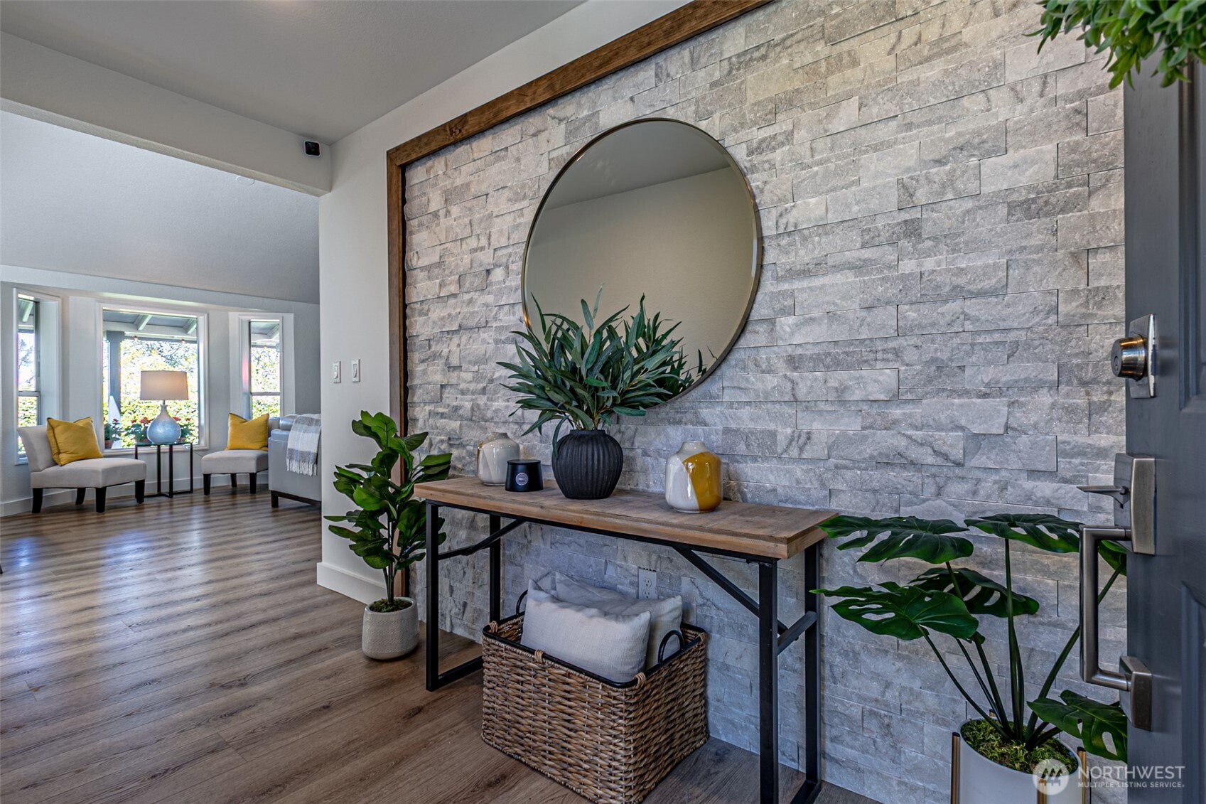 1925 Dumas Circle NE