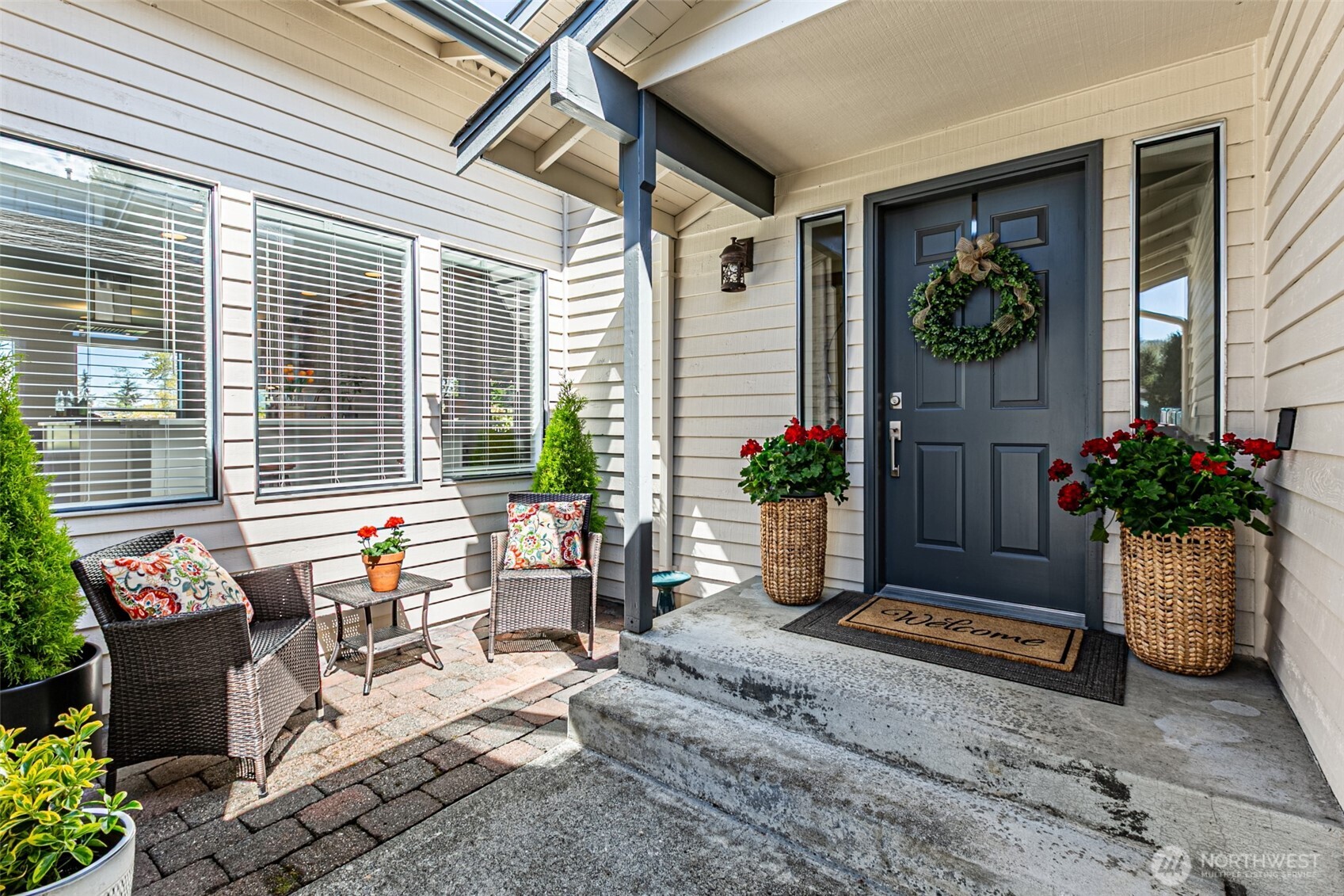 1925 Dumas Circle NE