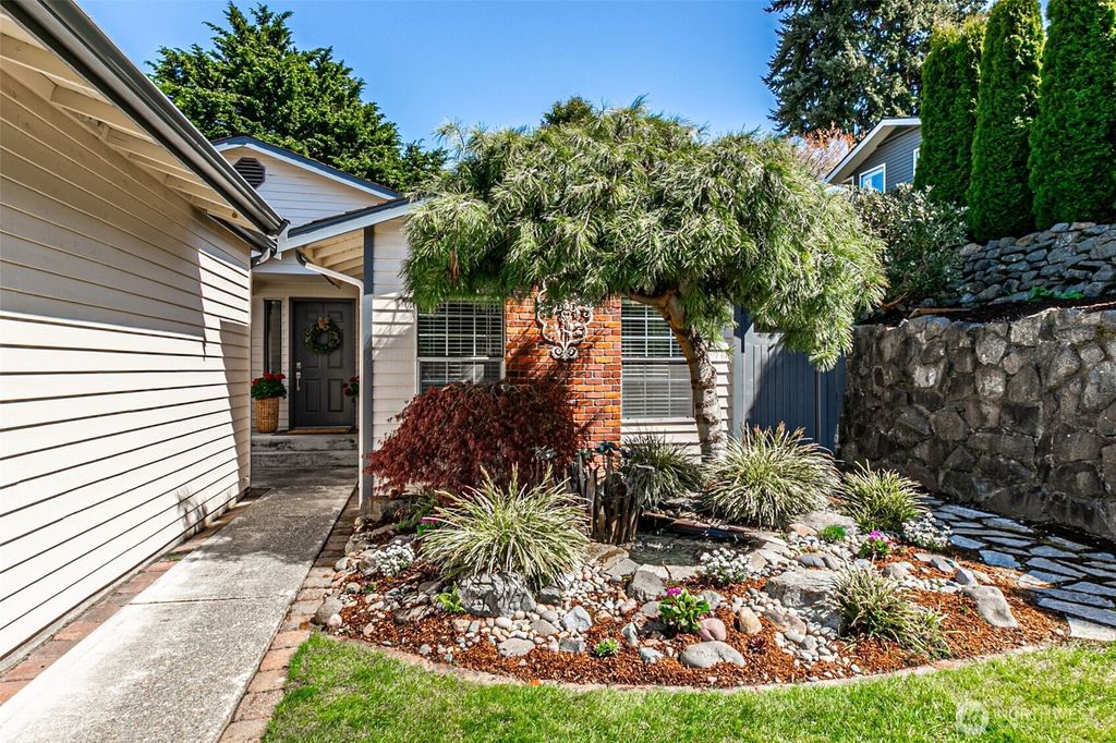 Photo of 1925 Dumas Circle NE, Tacoma, WA 98422 (MLS # 2509080)