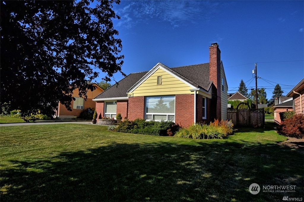 Photo of 706 Colby Avenue, Everett, WA 98201 (MLS # 2128509)