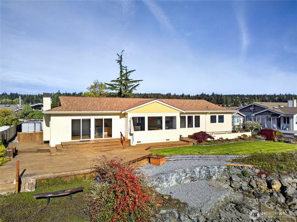 Photo of 811 Shoshone Dr Dr, La Conner, WA 98257 (MLS # 2498930)