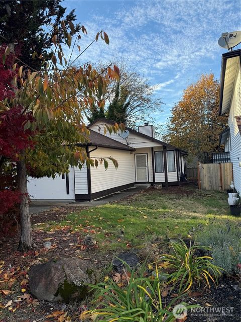 Photo of 2024 SE 8 Drive, Renton, WA 98055 (MLS # 2455018)