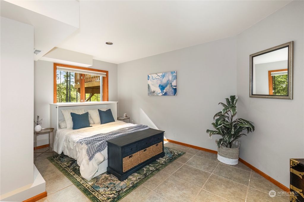 listing image 9367718228795626046