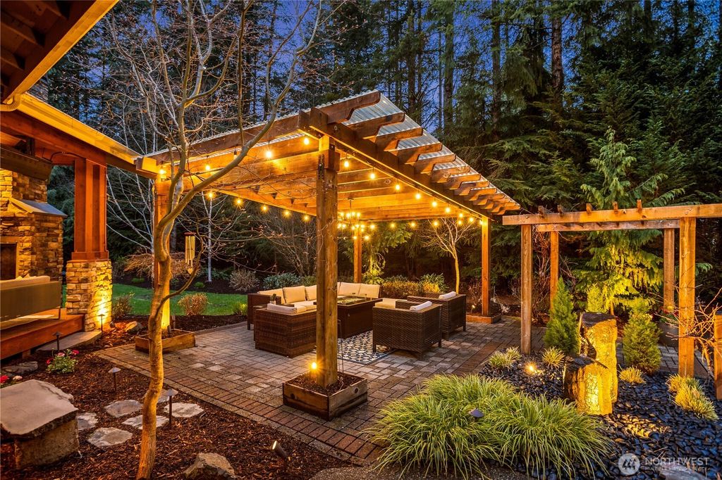 Photo of 11235 Upper Preston Road SE, Issaquah, WA 98027 (MLS # 2353347)