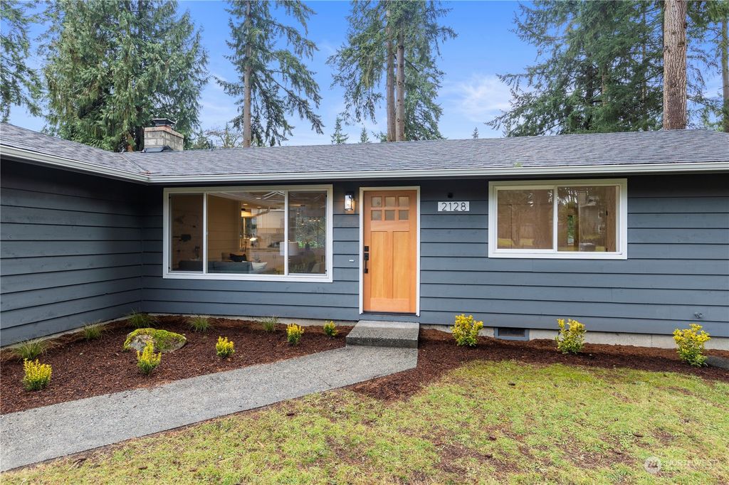 Photo of 2128 208th Street SW, Lynnwood, WA 98036 (MLS # 2194164)
