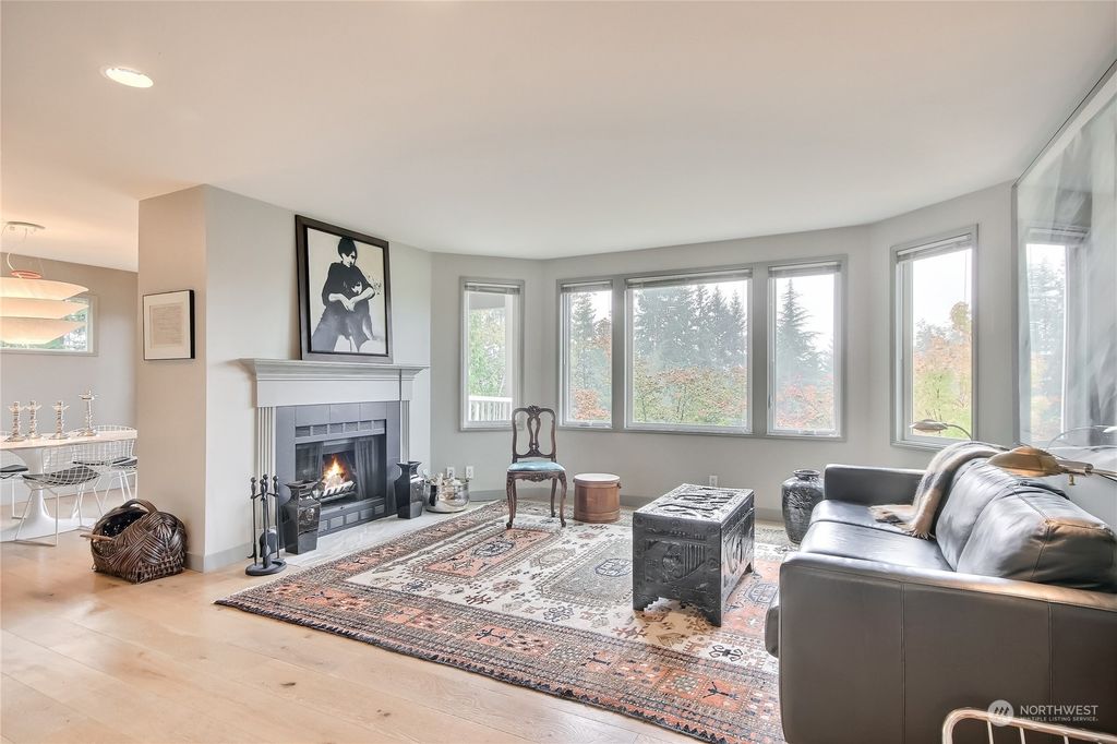 Photo of 22559 SE 42nd Court, Issaquah, WA 98029 (MLS # 2010557)