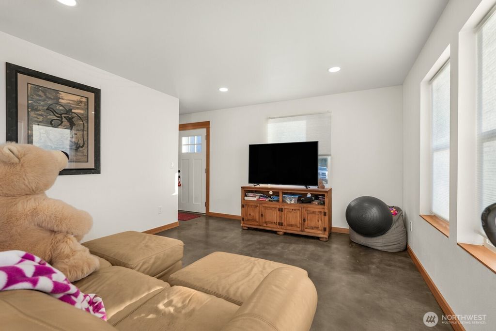 Photo of 2300 Kelso Drive, Kelso, WA 98626 (MLS # 2476142)