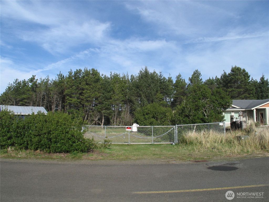Photo of 603 357th Street, Ocean Park, WA 98640 (MLS # 2476132)