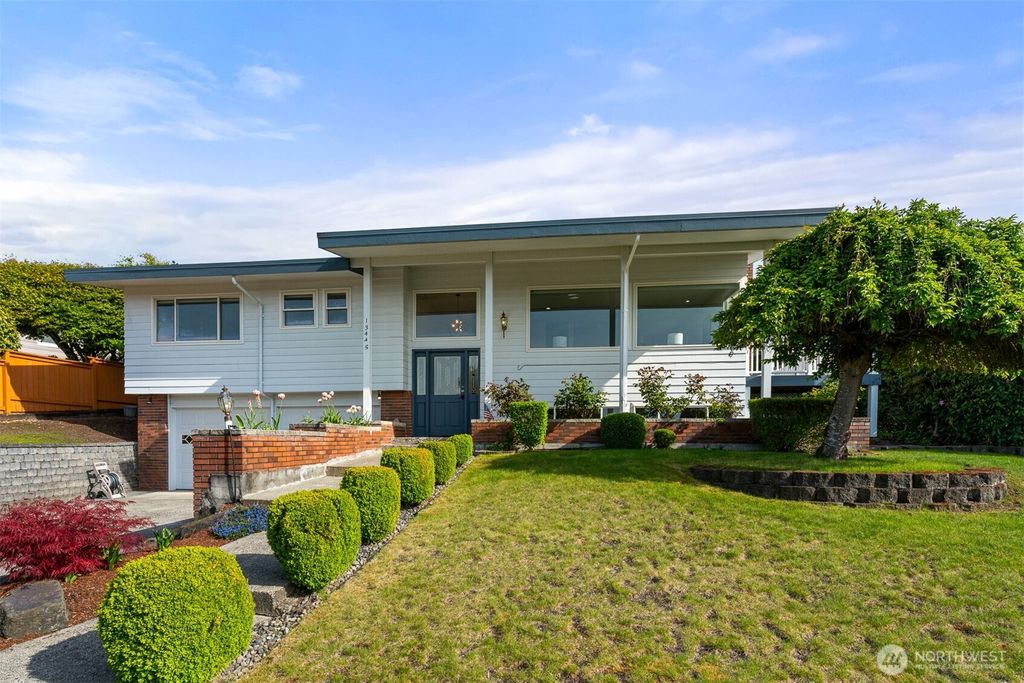 Photo of 13445 SE 43rd Street, Bellevue, WA 98006 (MLS # 2368129)