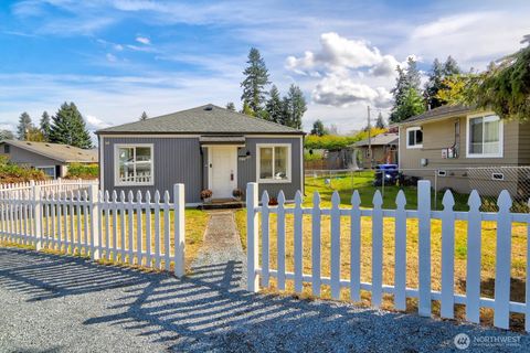 Photo of 6611 Commercial Avenue #3, Everett, WA 98203 (MLS # 2435818)