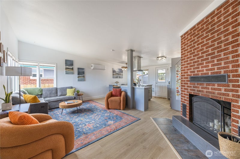 1122 W 5th Street