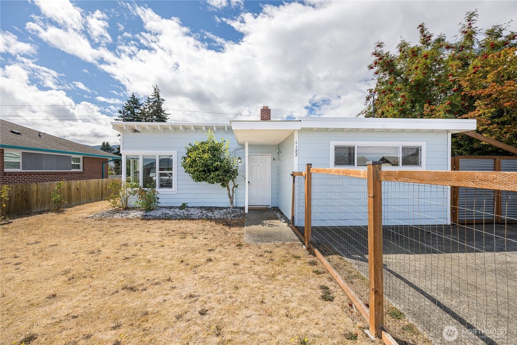 Photo of 1122 W 5th Street, Port Angeles, WA 98363 (MLS # 2576094)