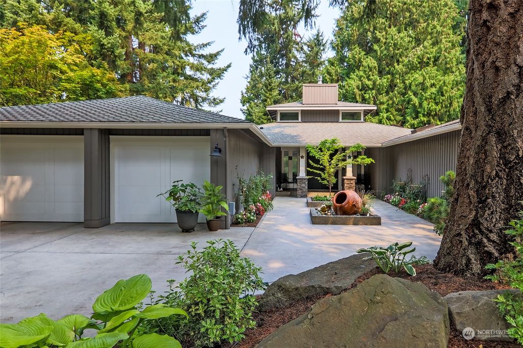 Photo of 20812 NE 25th Street, Sammamish, WA 98074 (MLS # 2159599)